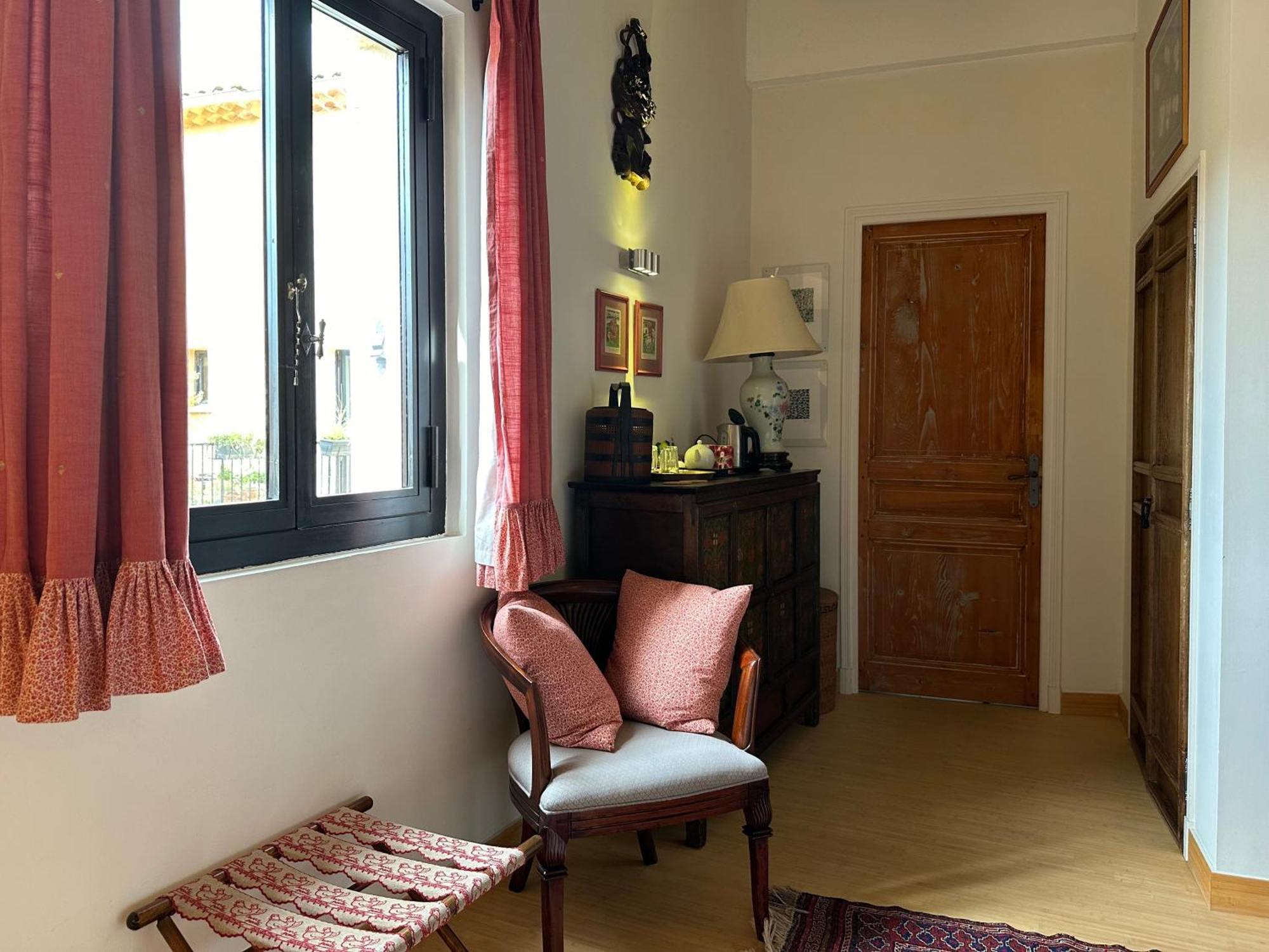 Bed and Breakfast La Cour Carree Rustrel Exterior foto