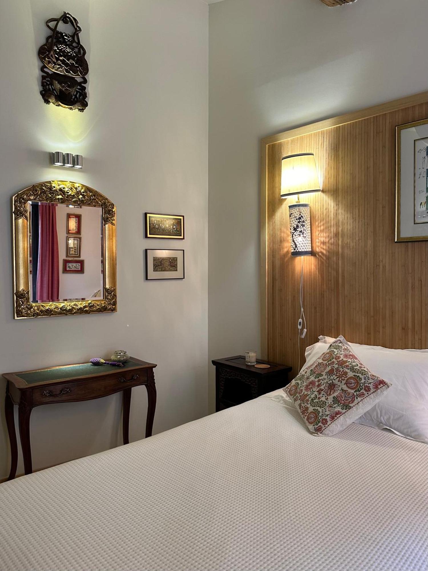 Bed and Breakfast La Cour Carree Rustrel Exterior foto
