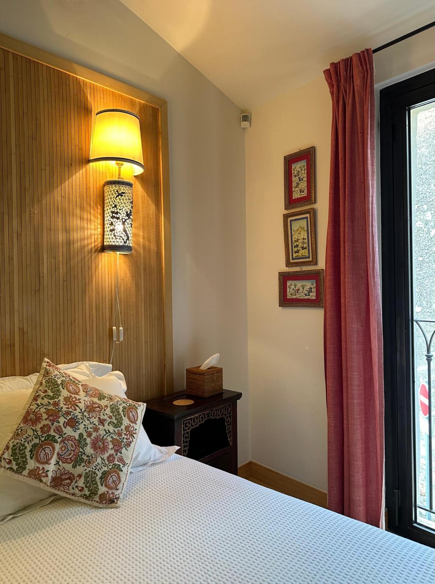 Bed and Breakfast La Cour Carree Rustrel Exterior foto