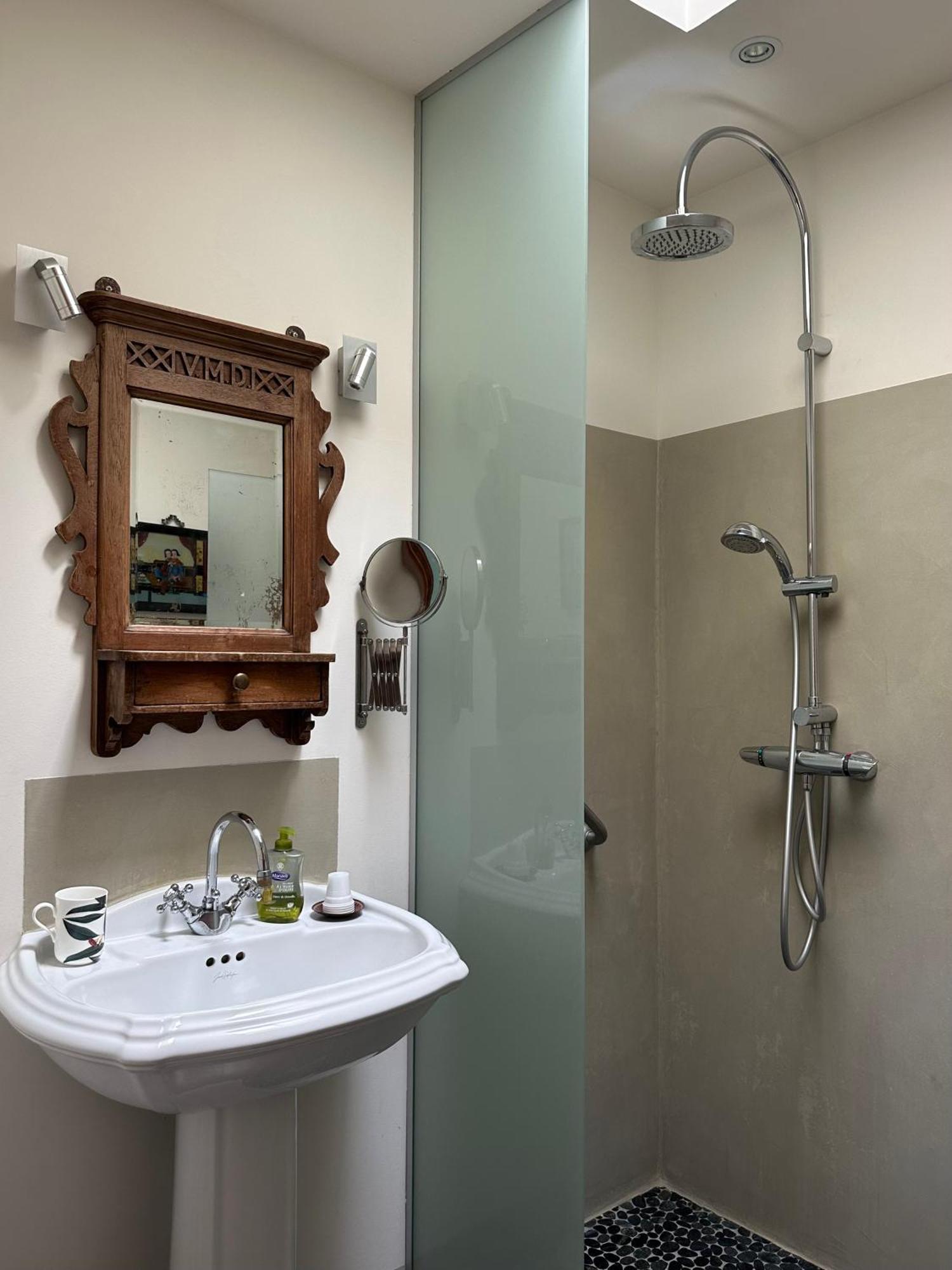 Bed and Breakfast La Cour Carree Rustrel Exterior foto